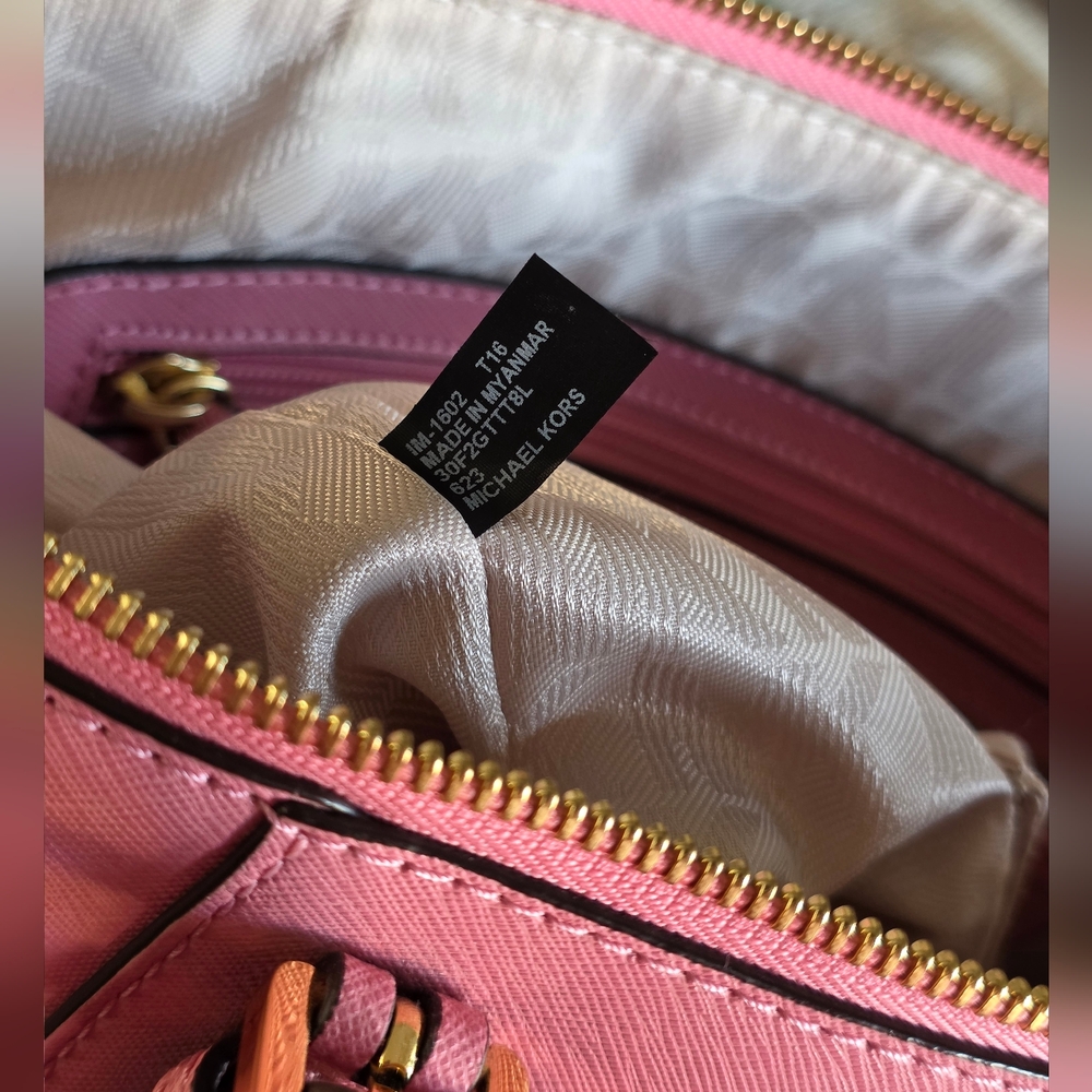 Michael Kors | Misty Rose Saffiano Leather Tote - Picture 7 of 8